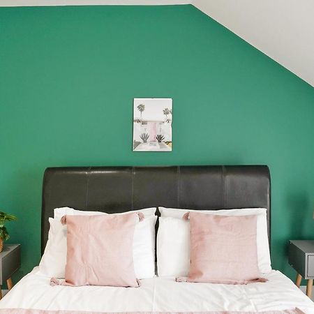 Lovely 4 Bed With Ensuite Free Wifi Off Street Parking In Sutton Morden  Kültér fotó