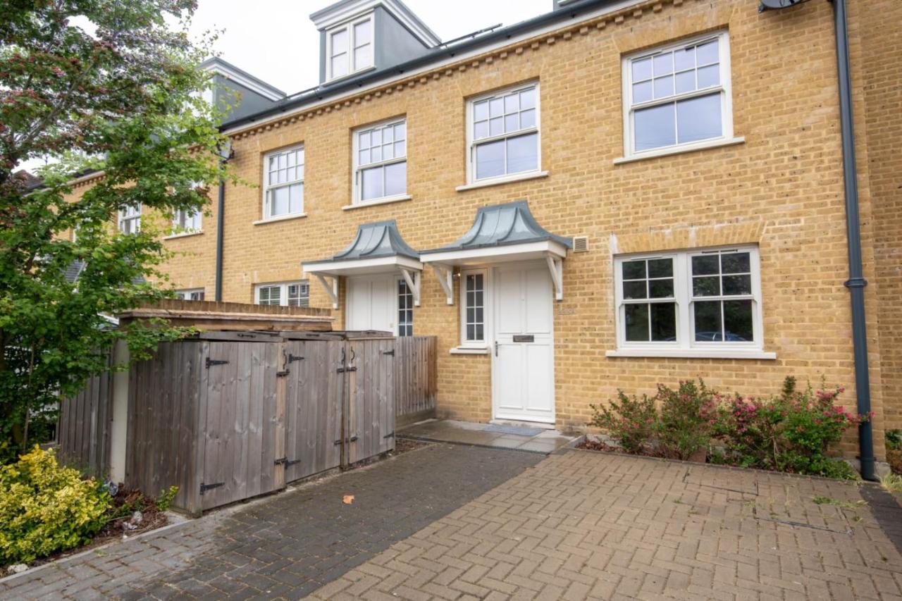 Lovely 4 Bed With Ensuite Free Wifi Off Street Parking In Sutton Morden  Kültér fotó