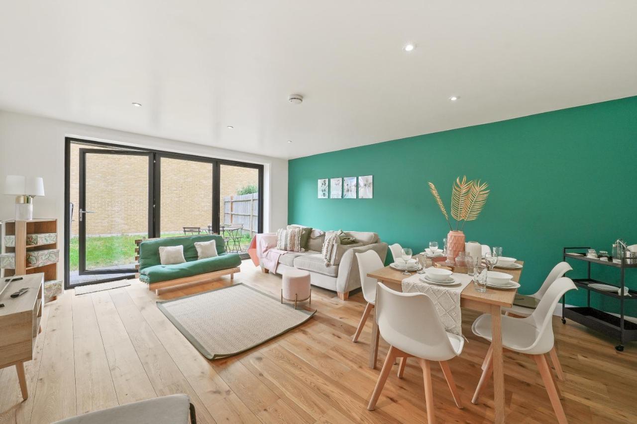 Lovely 4 Bed With Ensuite Free Wifi Off Street Parking In Sutton Morden  Kültér fotó