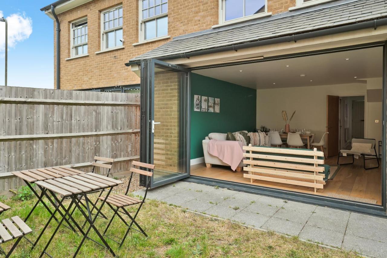 Lovely 4 Bed With Ensuite Free Wifi Off Street Parking In Sutton Morden  Kültér fotó