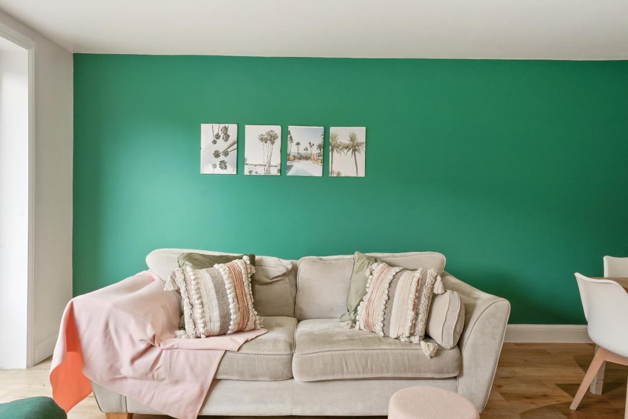 Lovely 4 Bed With Ensuite Free Wifi Off Street Parking In Sutton Morden  Kültér fotó